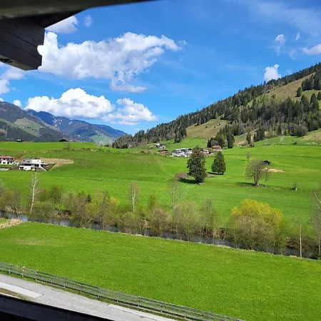 Geraeumig Ausgelegte In Der Oberen Etage Mit Bergblick Vom Privaten Balkon Apartment Bruck an der Grossglocknerstrasse