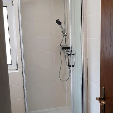 Apartment Geraeumig Ausgelegte In Der Oberen Etage Mit Bergblick Vom Privaten Balkon