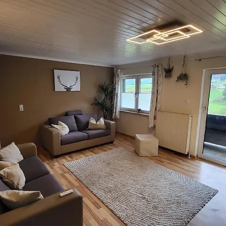 Geraeumig Ausgelegte In Der Oberen Etage Mit Bergblick Vom Privaten Balkon Apartment *
