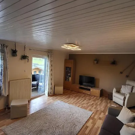 Apartment Geraeumig Ausgelegte In Der Oberen Etage Mit Bergblick Vom Privaten Balkon *